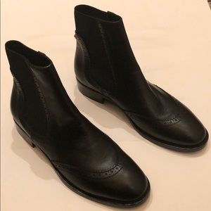 NEVER WORN Balenciaga wingtip ankle boots w/1”heel